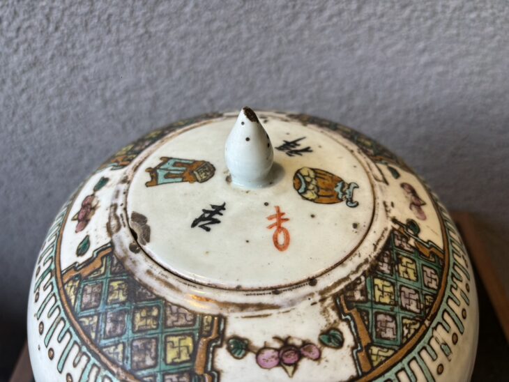 色絵粉彩壷 ｜骨董品買取 緑和堂