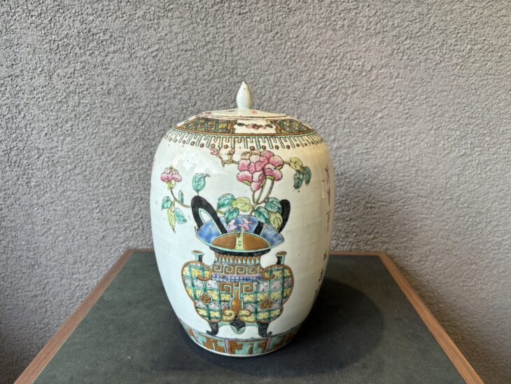 色絵粉彩壷 ｜骨董品買取 緑和堂