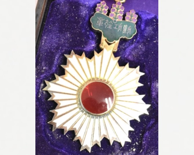 勲三等旭日中授章 ｜骨董品買取 緑和堂