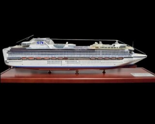 プリンセス・クルーズ ダイヤモンド・プリンセス 1/350 模型 ｜骨董品