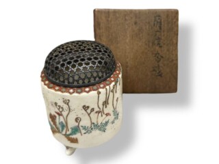 中田 一於 作『淡桜釉裏銀彩花文 壺』 買取価格相場｜骨董品買取 緑和堂