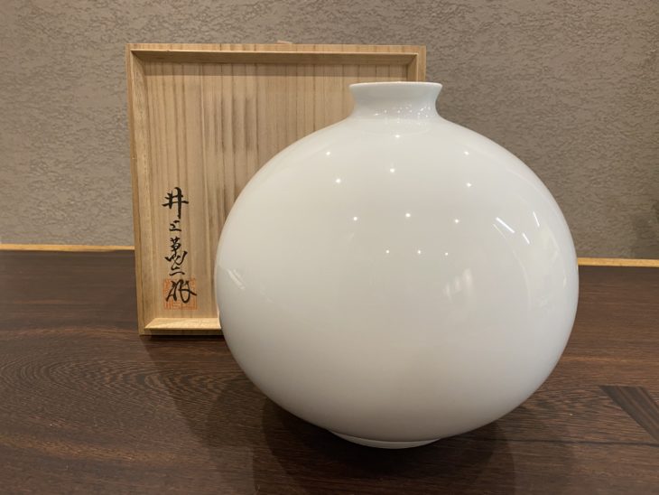 人間国宝 井上萬二作 『白磁 壺』 ｜骨董品買取 緑和堂