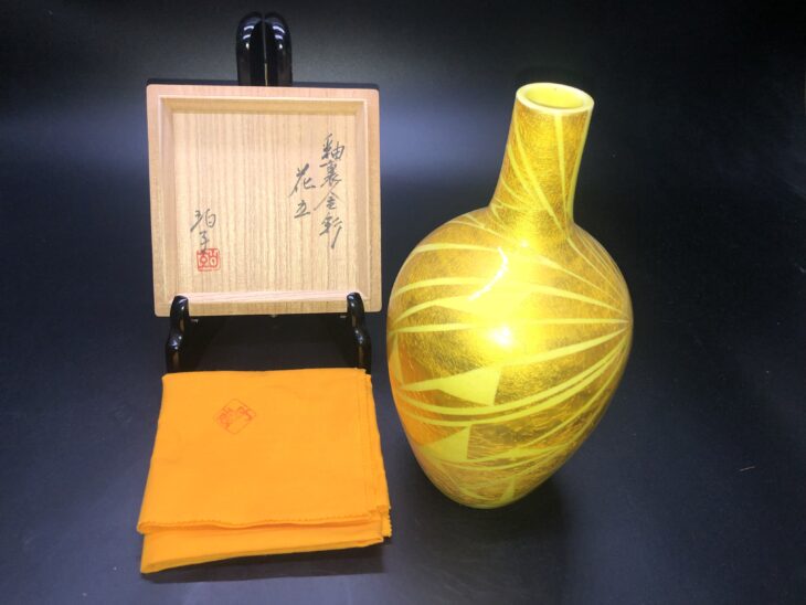 小野珀子 『釉裏金彩花立』 ｜骨董品買取 緑和堂