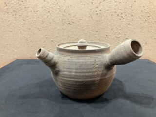 秦蔵六 『立鼓式 塗壷銅花器』 買取価格相場｜骨董品買取 緑和堂