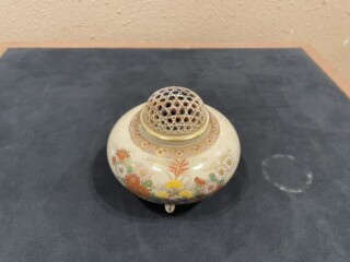 原良窯『薩摩焼 草花文 三足 香炉』 ｜骨董品買取 緑和堂