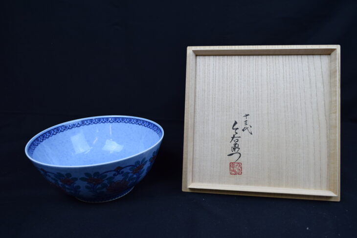 十三代 今泉 今右衛門 作 『色絵吹墨 唐花文 茶碗』 買取価格相場