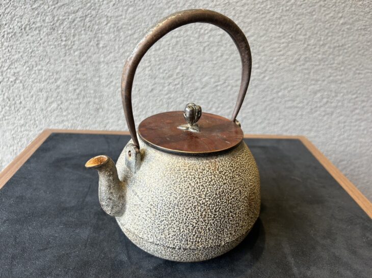 光玉堂 造『鉄瓶』 ｜骨董品買取 緑和堂