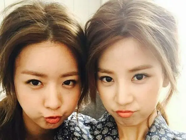 Apink」チョロン＆ボミ、双子のようにそっくりキュートなツーショット