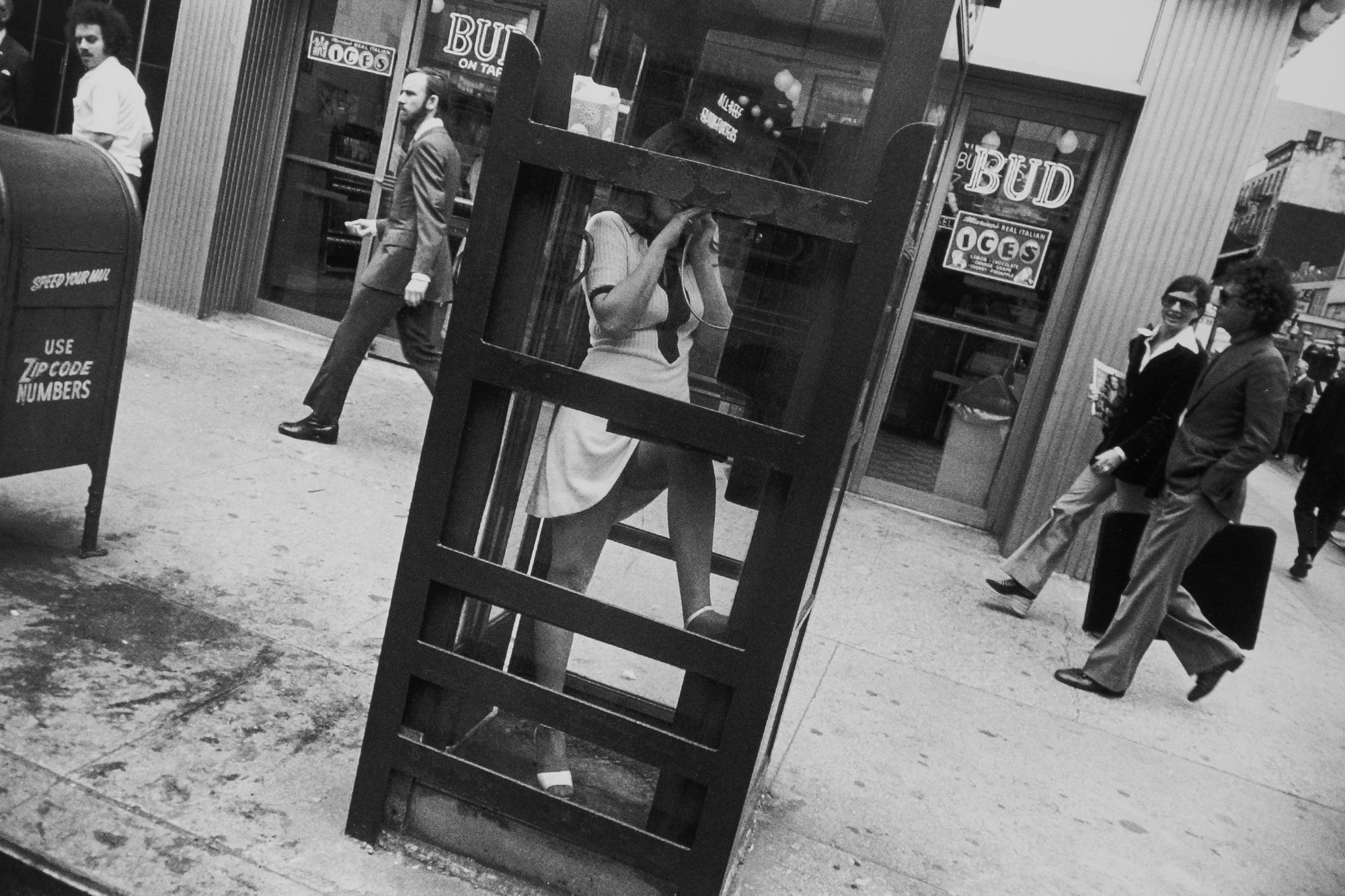 The Man in the Crowd:Garry Winogrand】