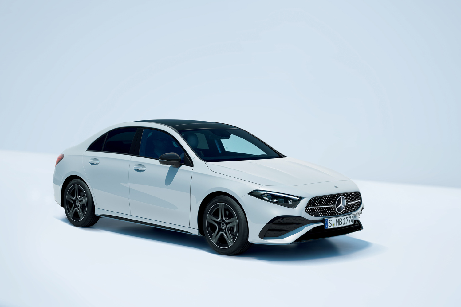 メルセデス・ベンツAクラス セダン」の集大成となる最終特別仕様車が