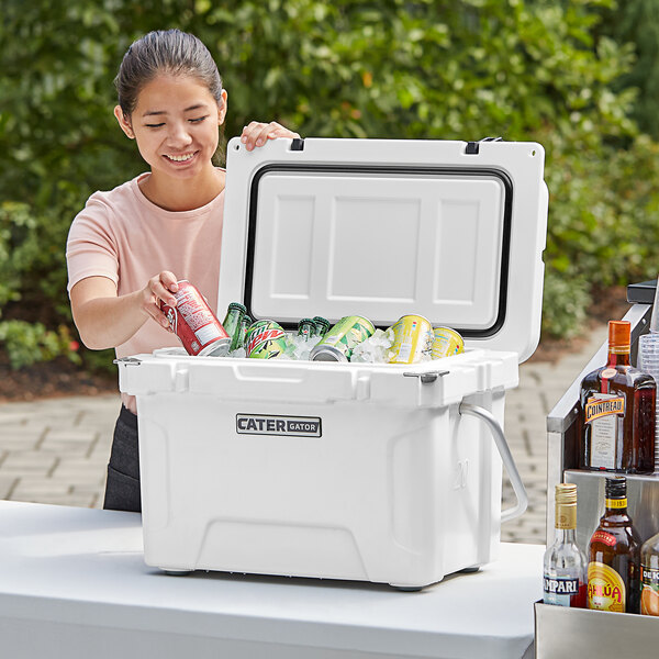 CaterGator CG20WH White 20 Qt. Rotomolded Outdoor Cooler / Ice Chest