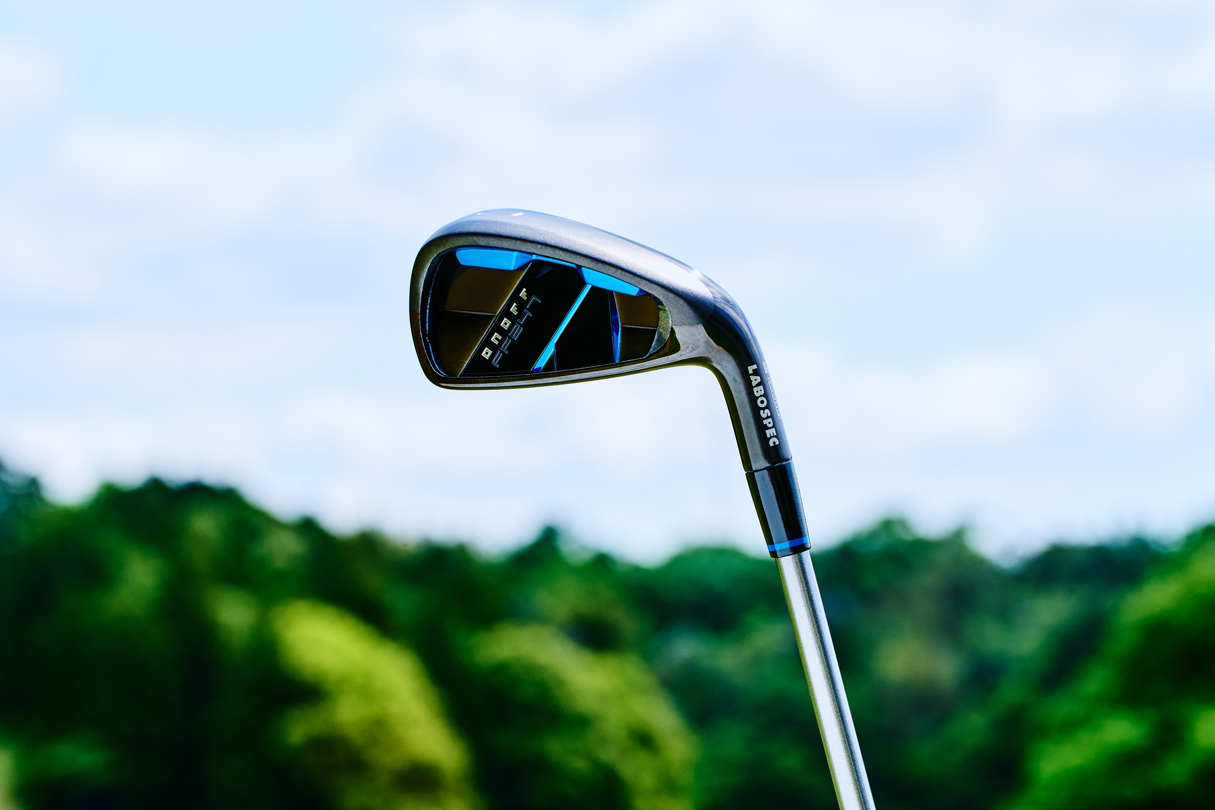 ONOFF』で一番の飛距離性能と寛容性！2023年最新アイアン試打レポート