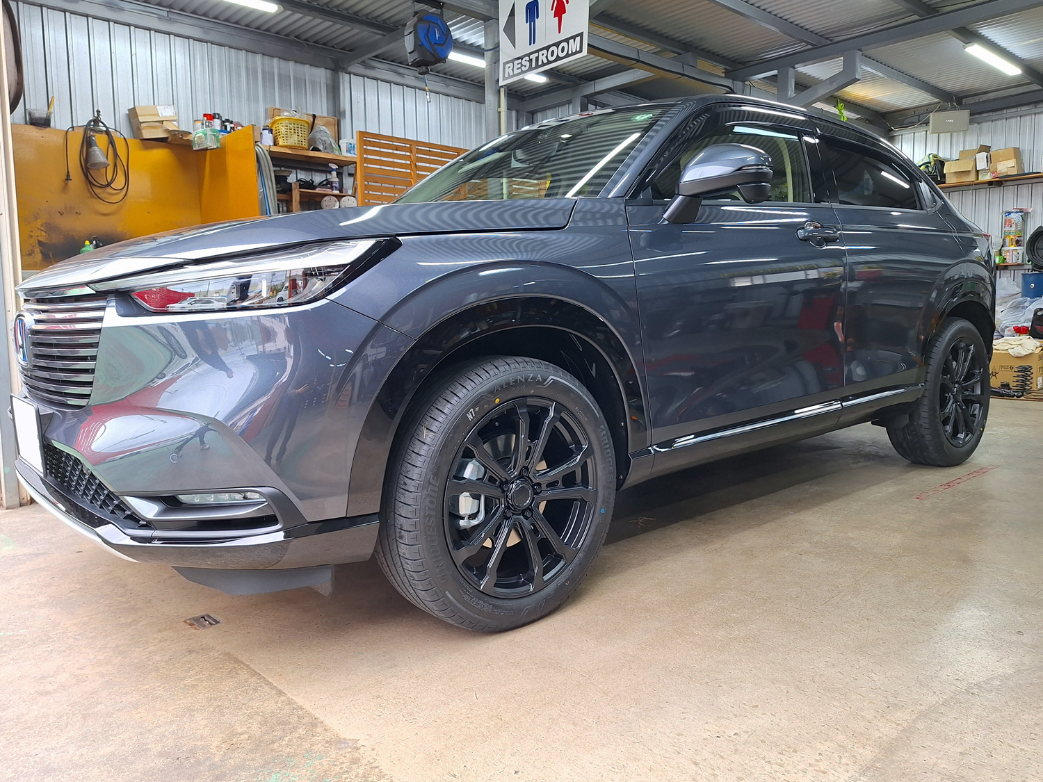 ホンダ ヴェゼル MONZA HI-BLOCK VILAS 18×7.5J BRIDGESTORN ALENZA