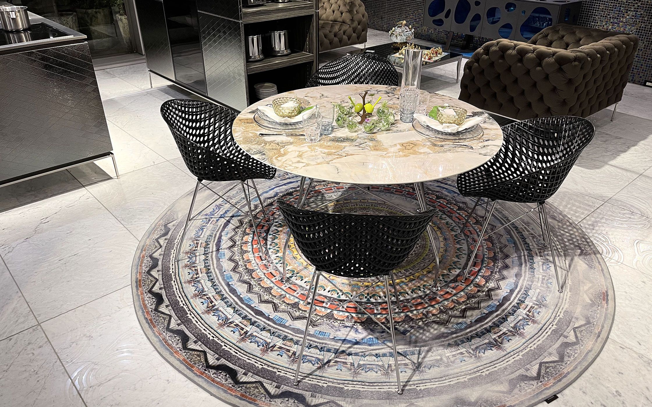 Kartellセラミックテーブルだけの特別なサイズの魅力とは？｜INTERIOR