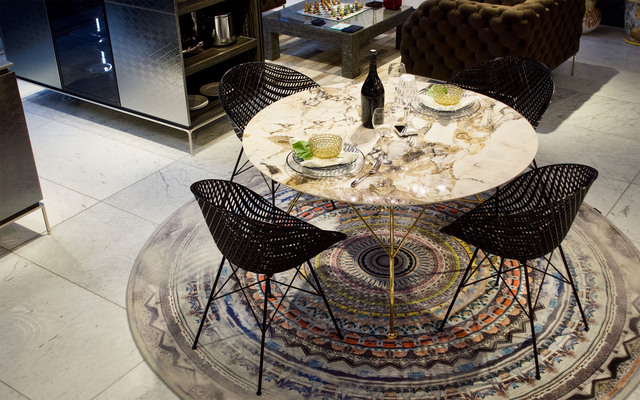 大胆かつエレガントな大理石柄シンフォニーの魅力を徹底解説[Kartell