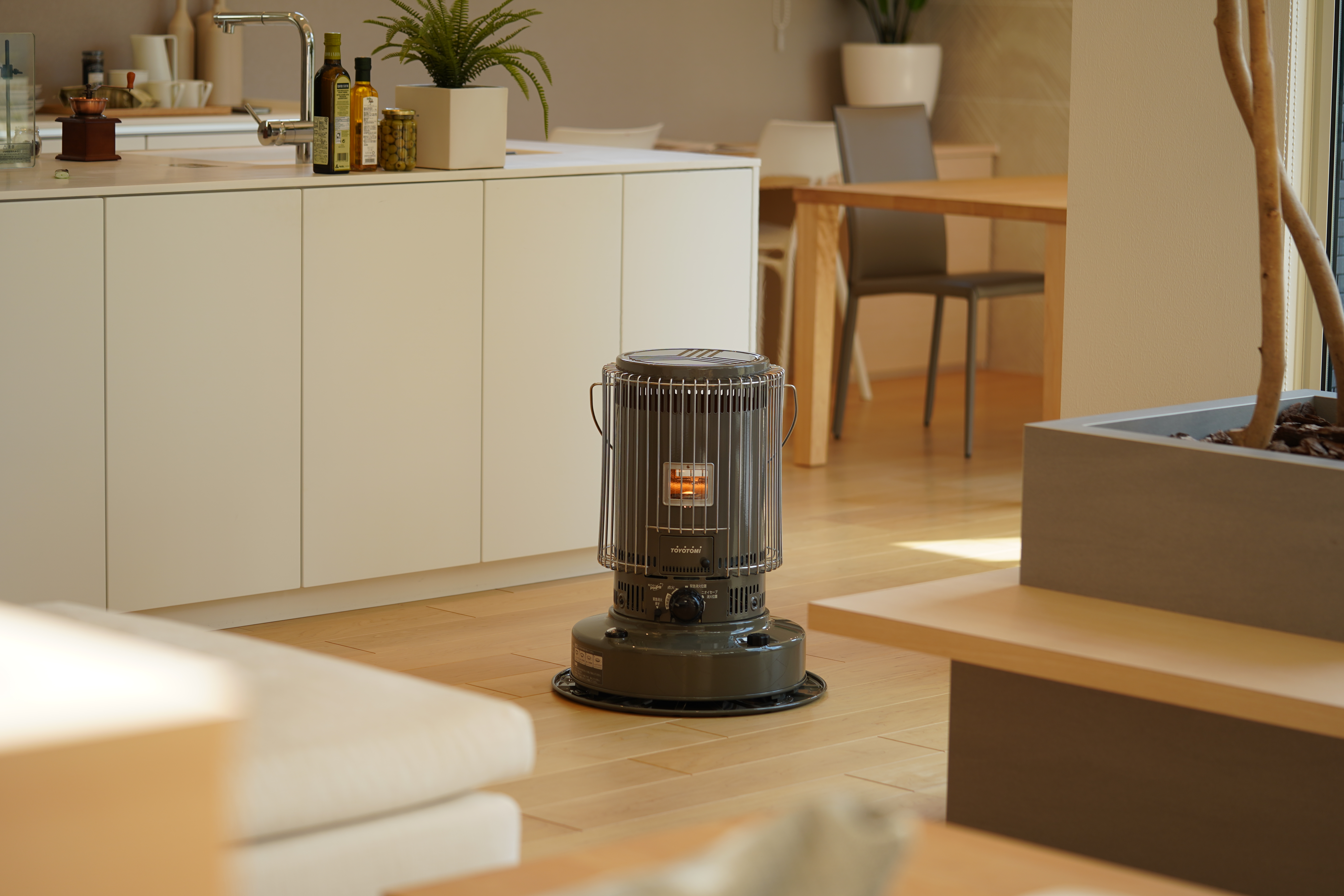 オンラインストア限定色「グレージュ」のモデルが新登場！対流形