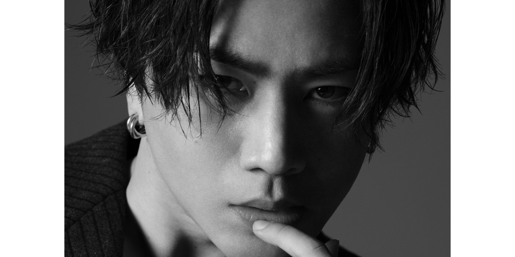 三代目JSB登坂広臣、ソロ名義ØMIでのライブ映像作品のジャケット公開