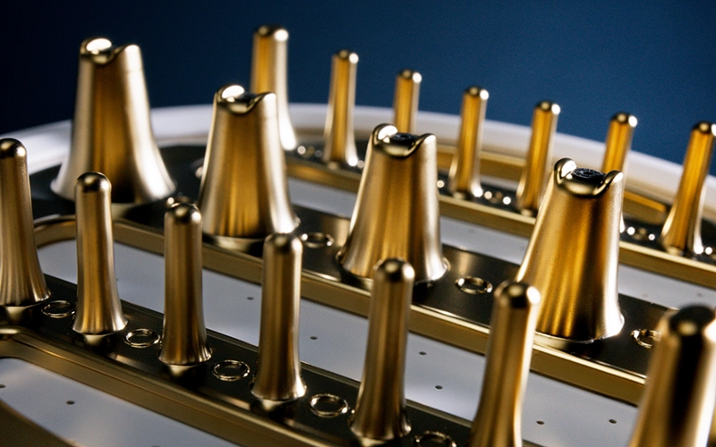 LOVECHROME®(ラブクロム)〉のヘアコームの機能を落とし込んだ新発想の