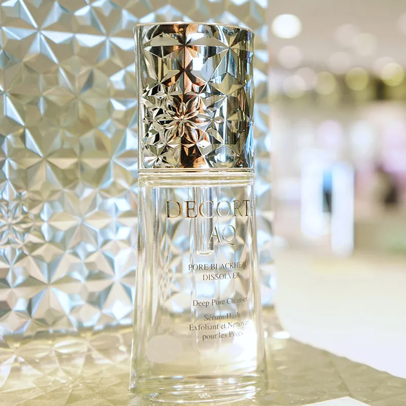 新作コスメ】毛穴角栓を、溶かし崩す。 〈DECORTÉ(コスメデコルテ)〉の