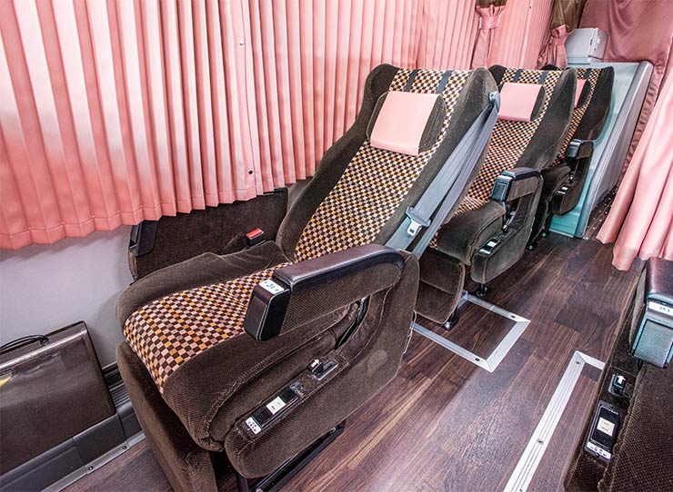 夜行高速バス運行車両29人乗り（トイレ設備有） | 運行車両情報 | 東急バス