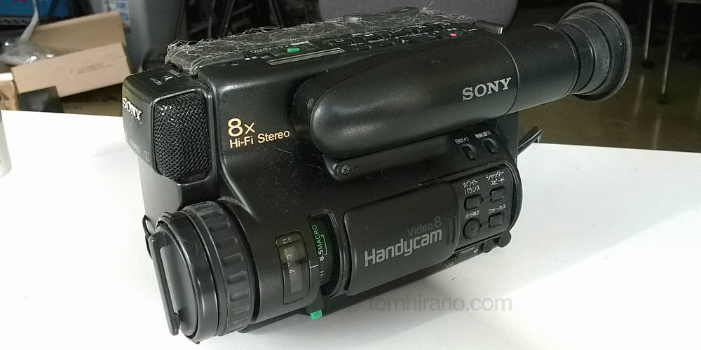 8ミリビデオカメラからテープの取り出し | トム平野スタイル