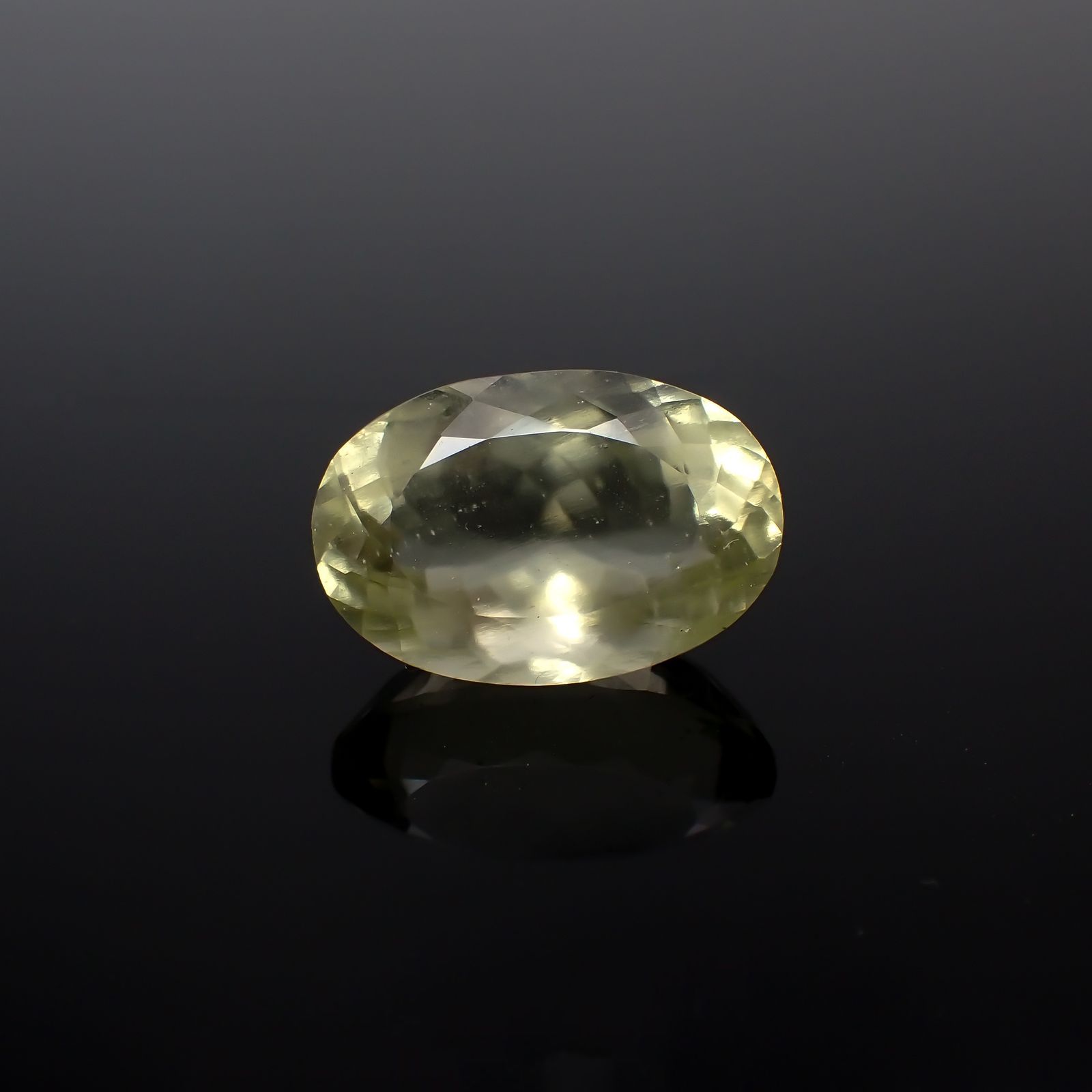 リビアングラス 発見地：エジプト・リビア砂漠 10.69ct[221018191]18.3