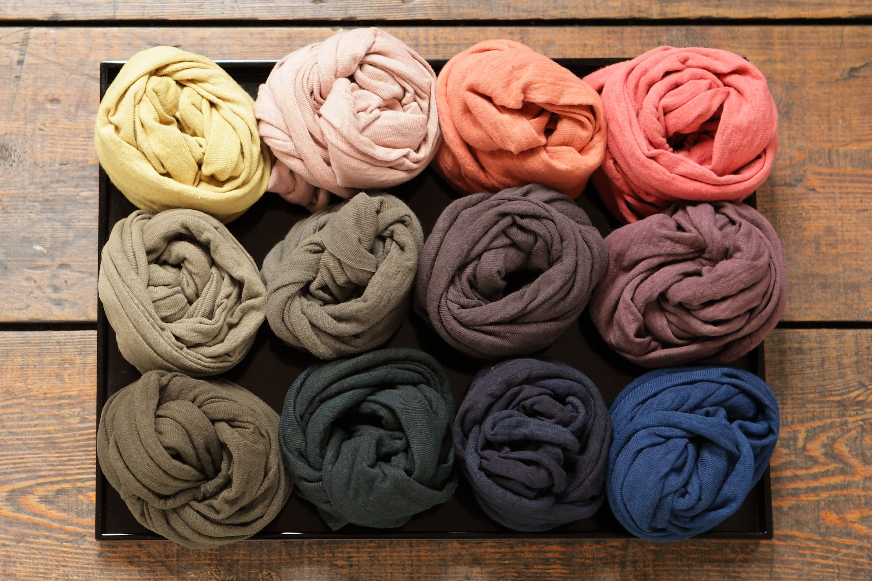 草木が生むtezomeyaの⾊ - 草木染めの天然色工房 tezomeya