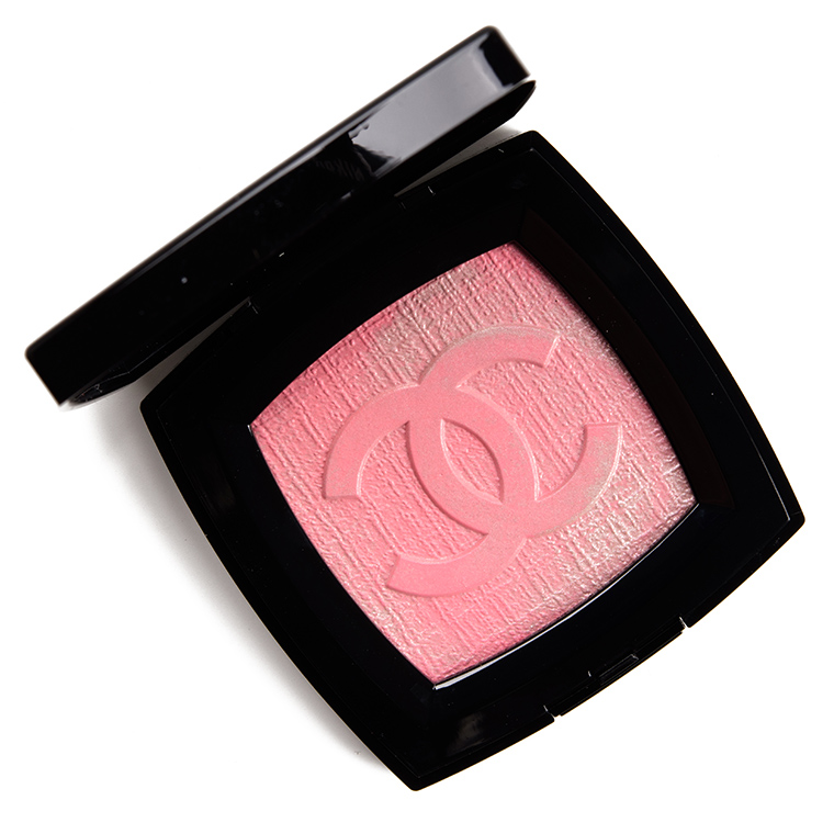 Chanel Fantaisie de Chanel Illuminating Powder Review & Swatches