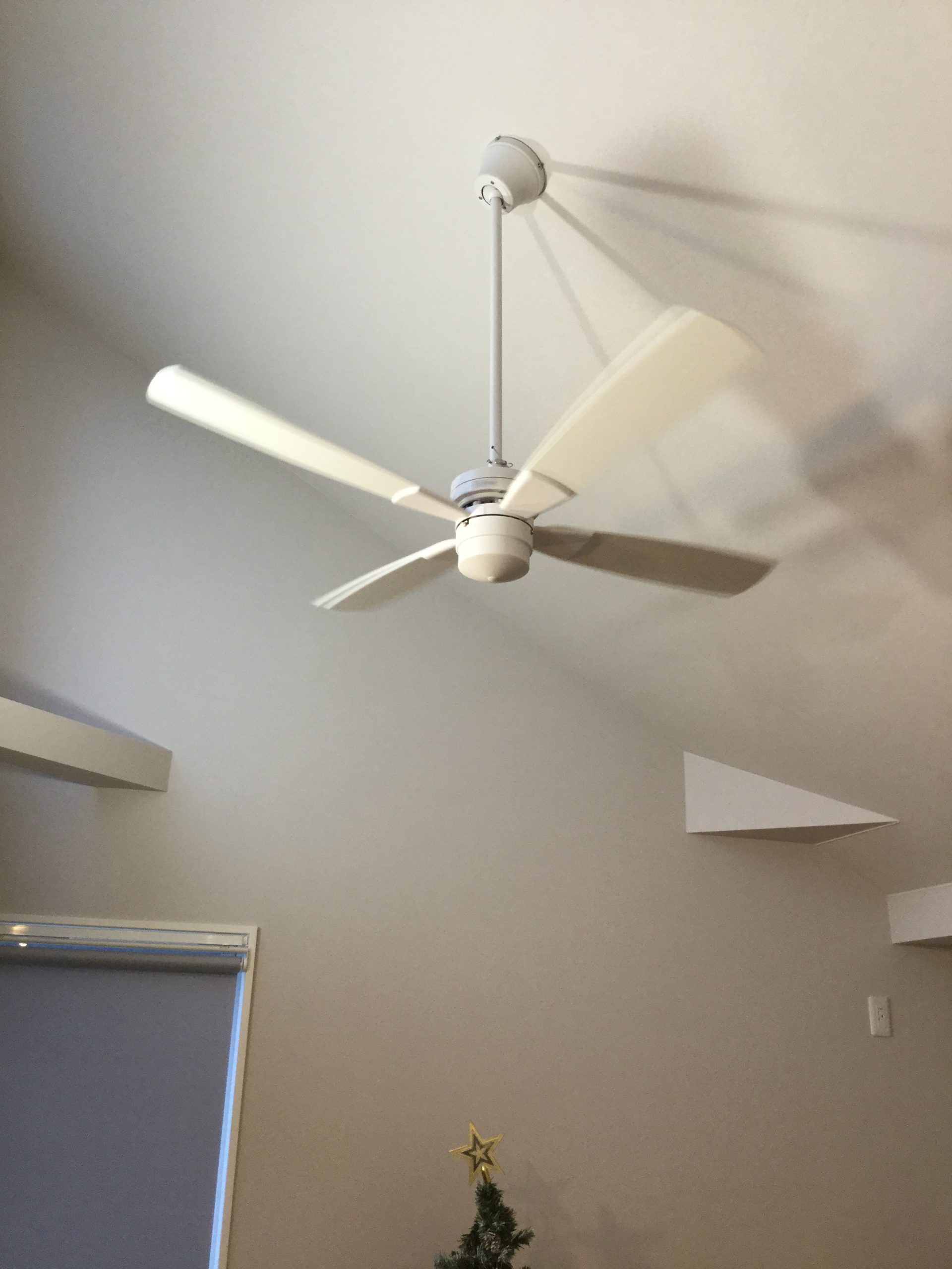 傾斜天井にシーリングファンYCF-014W6SSを取付しました（東京都西東京