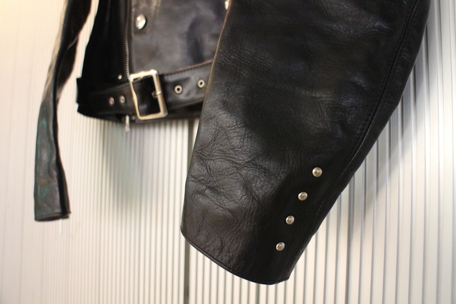 noir kei ninomiya/ノワールケイニノミヤ】よりホーススキンライダース