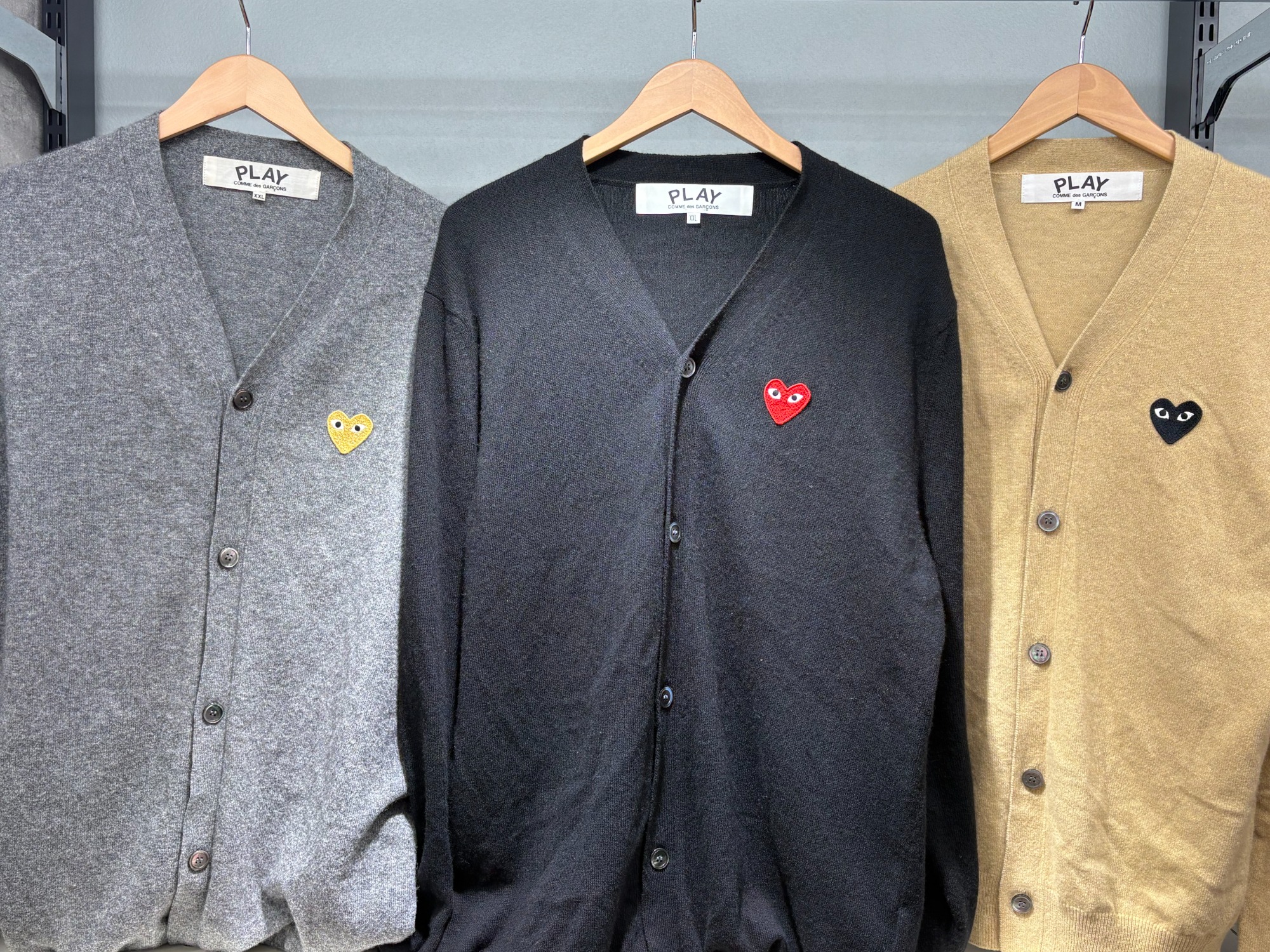 PLAY COMME des GARCONS/プレイコムデギャルソン】よりカーディガンを3