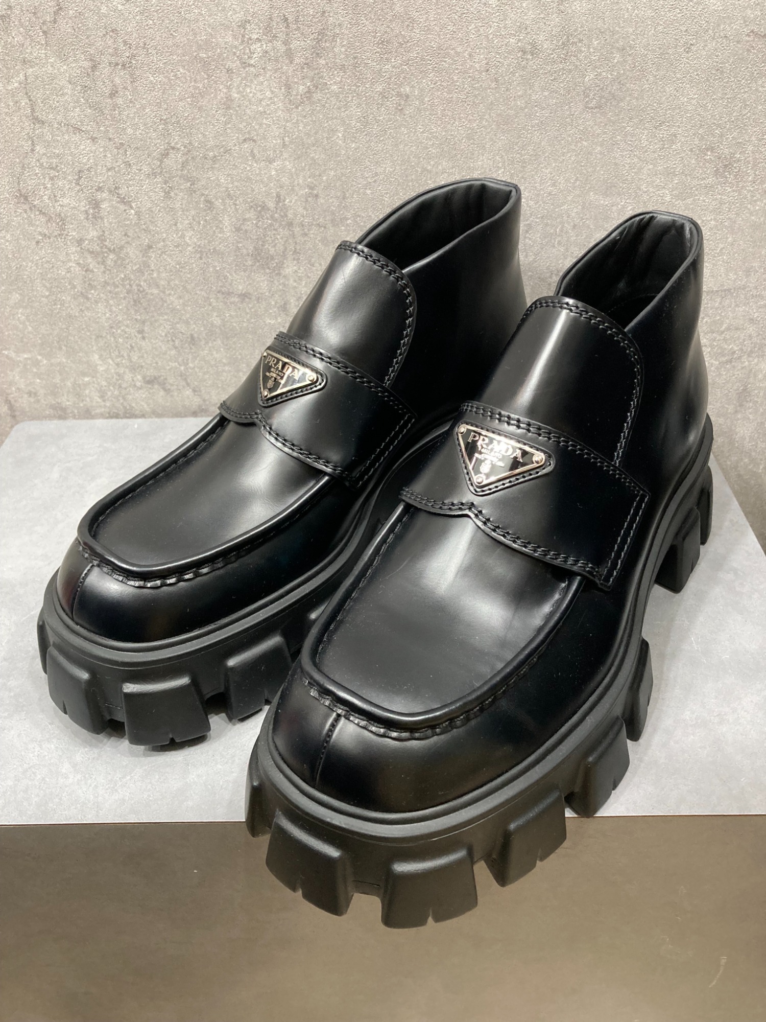 PRADA/プラダ】モノリスショートローファーブーツが入荷いたしました