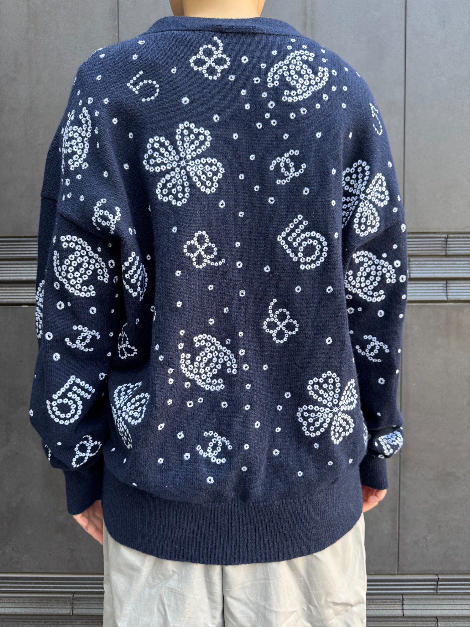 CHANEL /シャネル】クローバー＆ココマーク刺繍ニットカーディガンを