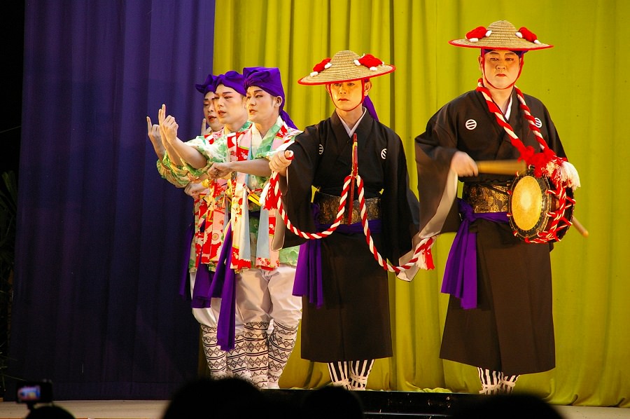 宜野座の八月あしび ｜ 120年の伝統を持つ宜野座の伝統芸能 | たびらい