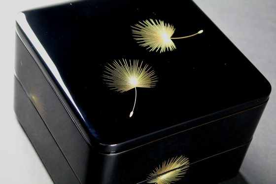 二段重箱 飛花沈金 209,000円（税込） | 輪島塗の塗師屋 輪島漆器大雅
