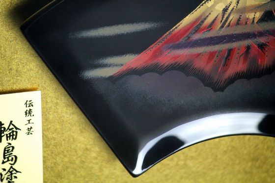 飾皿漆額 赤富士沈金 55,000円（税込） | 輪島塗の塗師屋 輪島漆器大雅