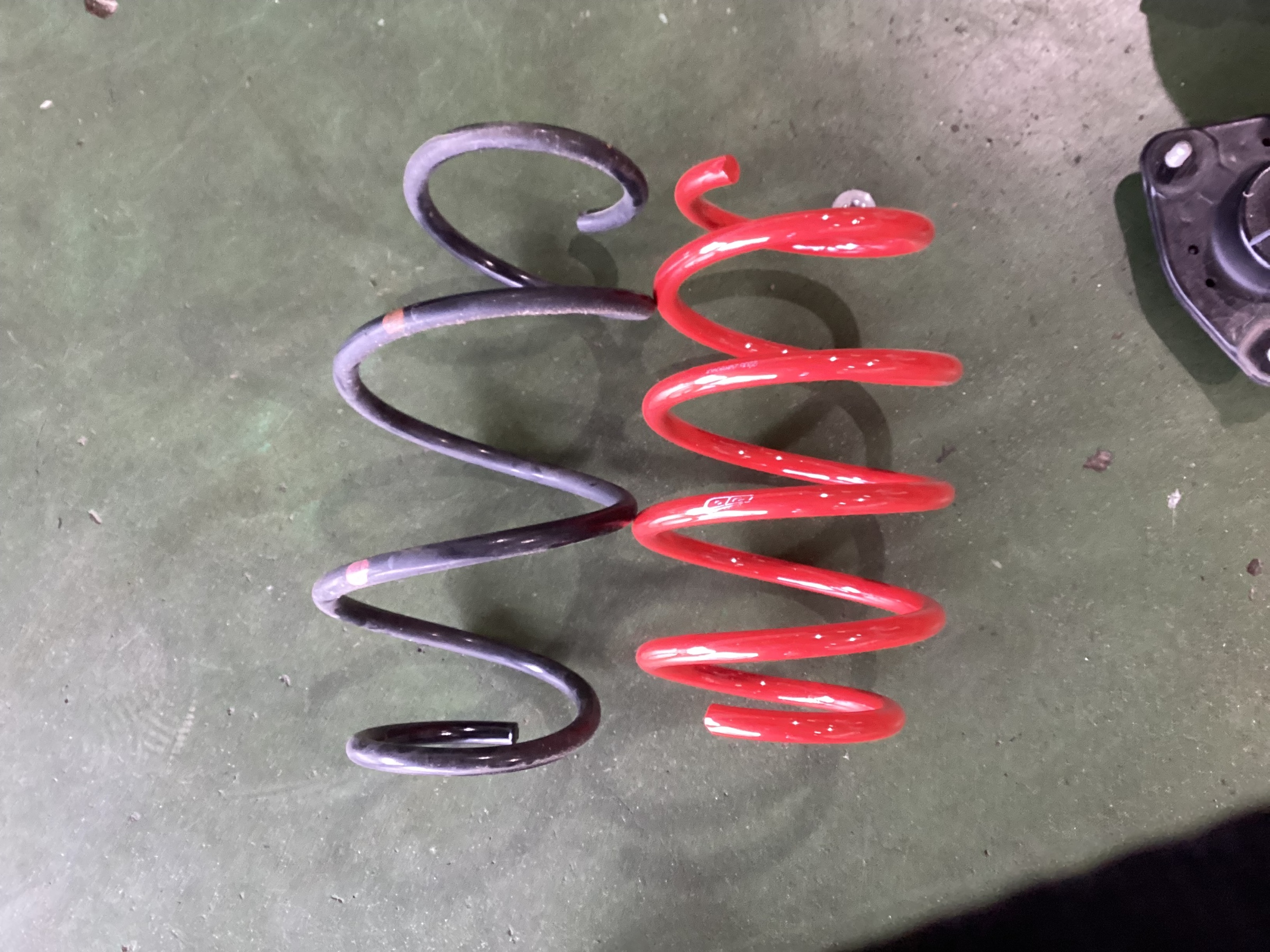 90系ノア・ヴォクシー タナベダウンサス取り付け | 店舗おススメ情報