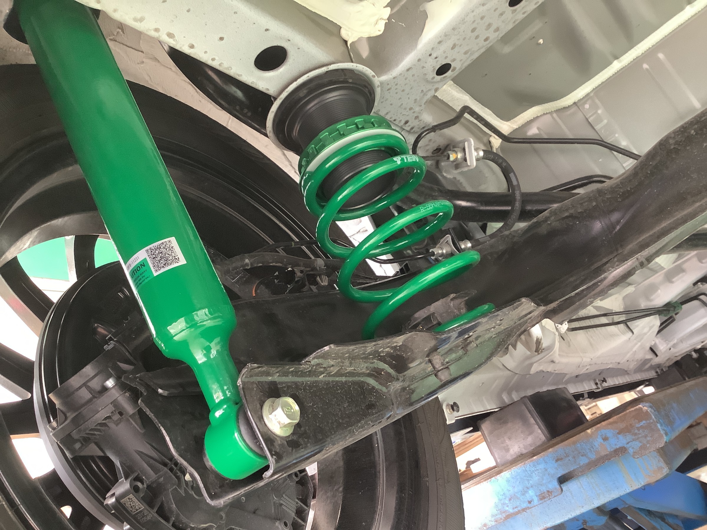 ホンダJF5型N-BOXカスタム ターボ、車高調のお取り付け＆アライメント