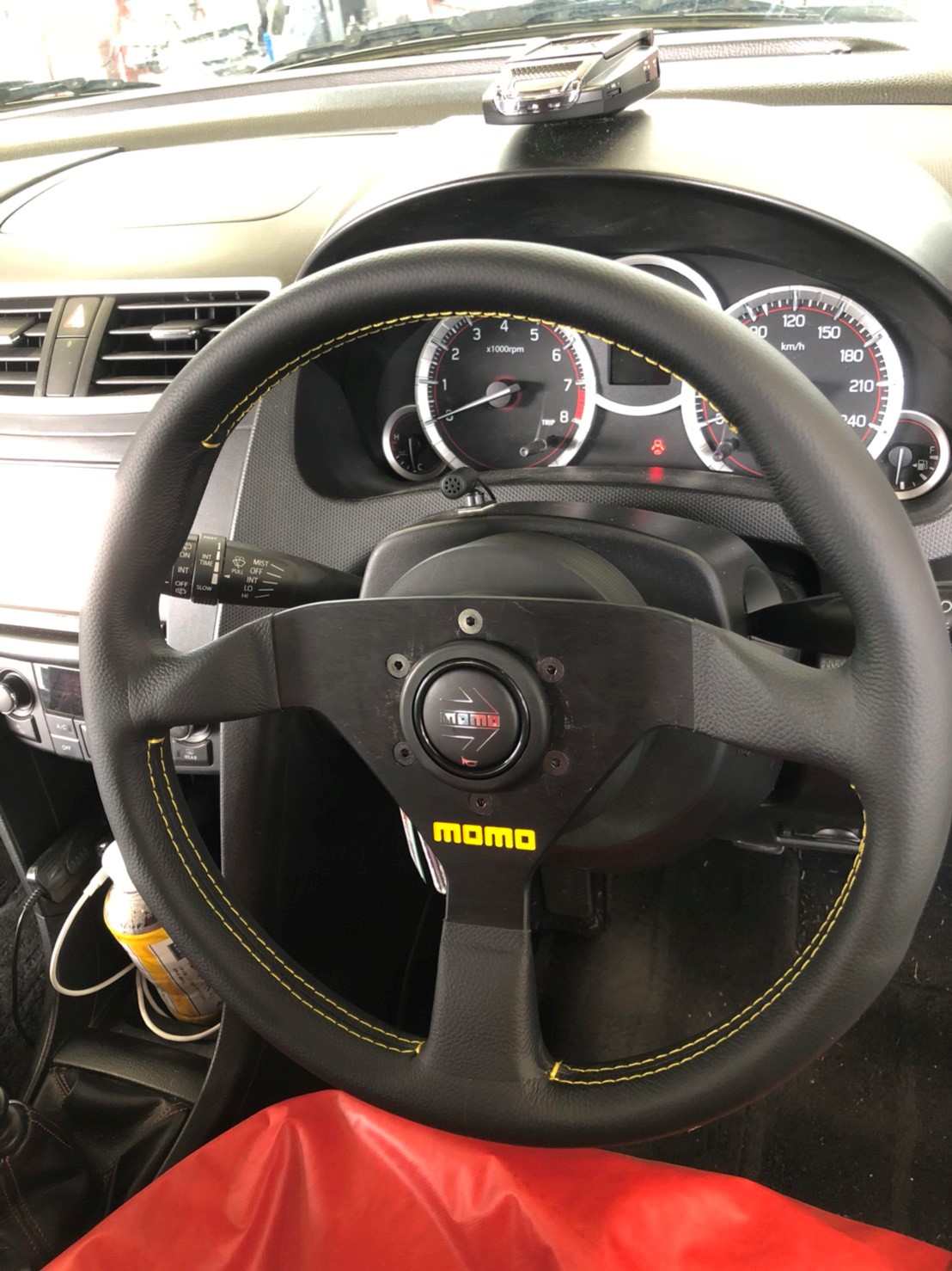 スイフトスポーツ ハンドル交換 MOMO ベローチェ | 店舗おススメ