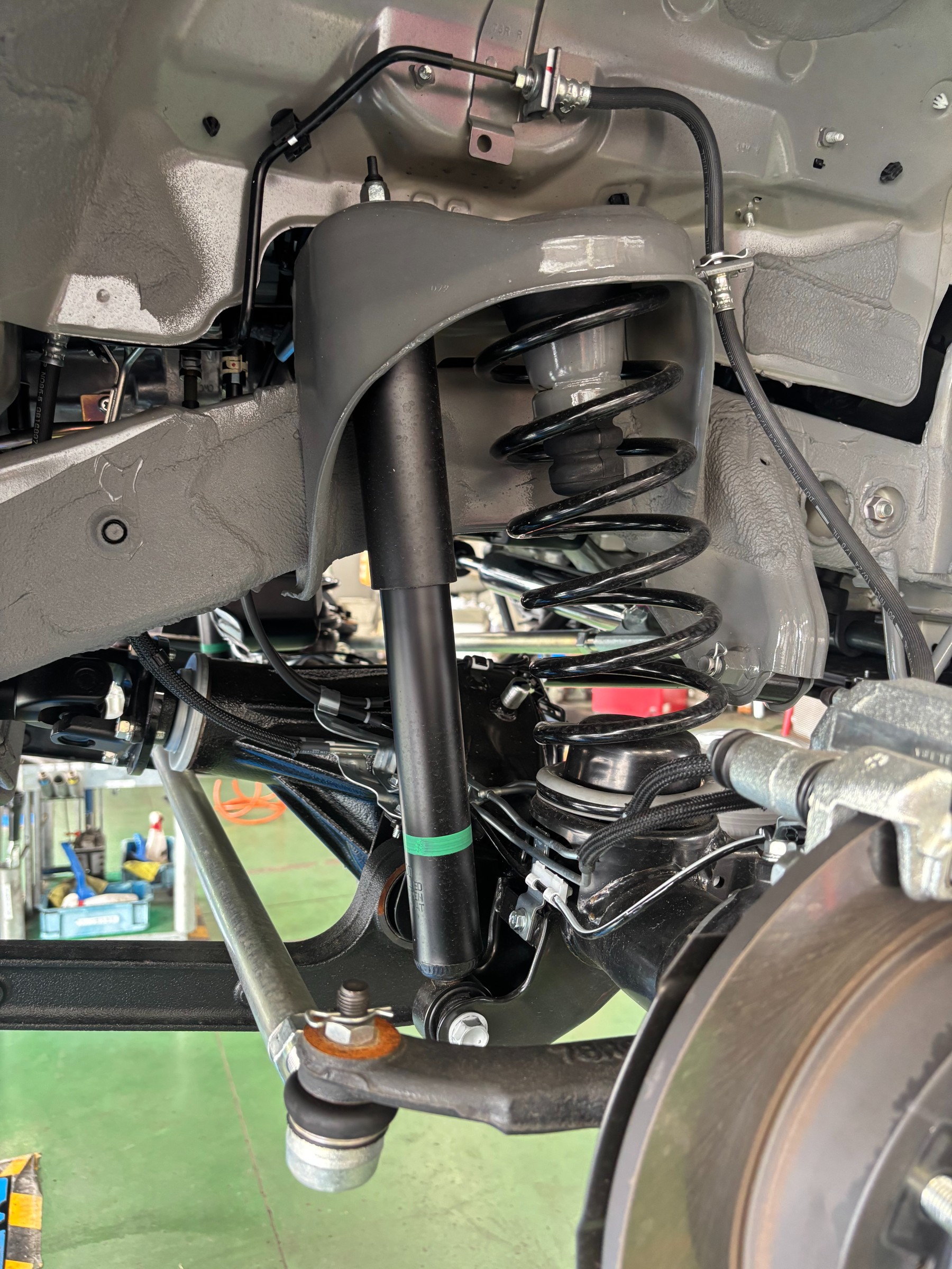 スズキ ジムニーシエラに津田レーシングDAMSELユーロサスペンション