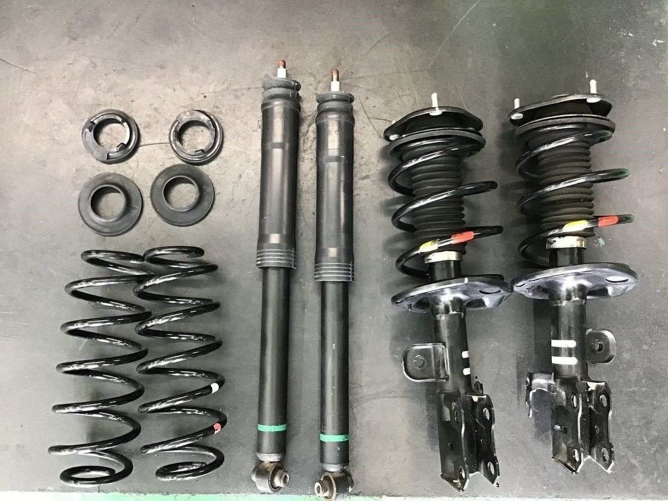 トヨタ「プリウス」30系 純正サスペンションメンテナンス | 店舗お