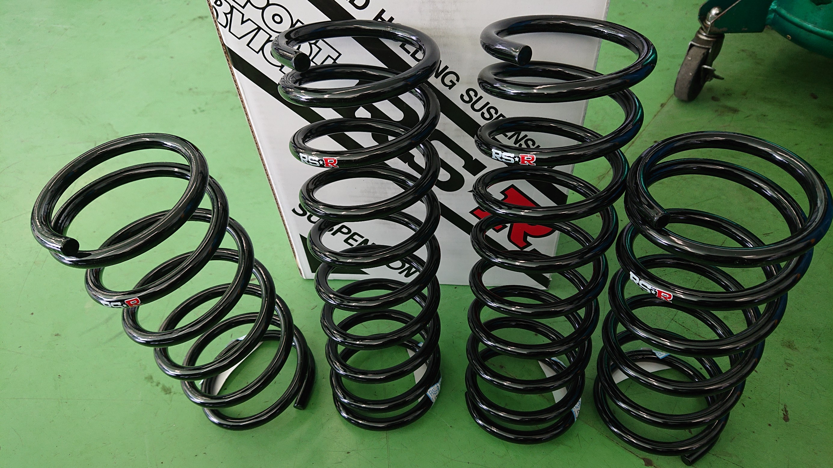 ダイハツ ムーヴ L175S】ダウンサス取り付けです。 | 店舗おススメ情報