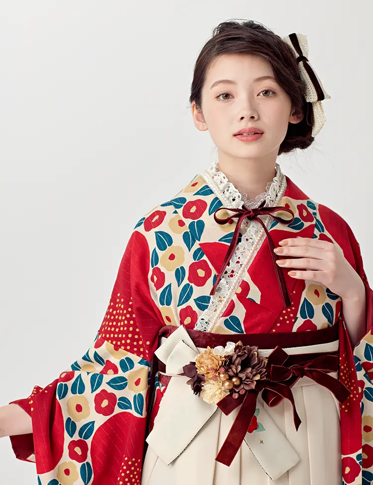 エンジのレトロの卒業式のレンタル袴｜個性的でポップな色合い