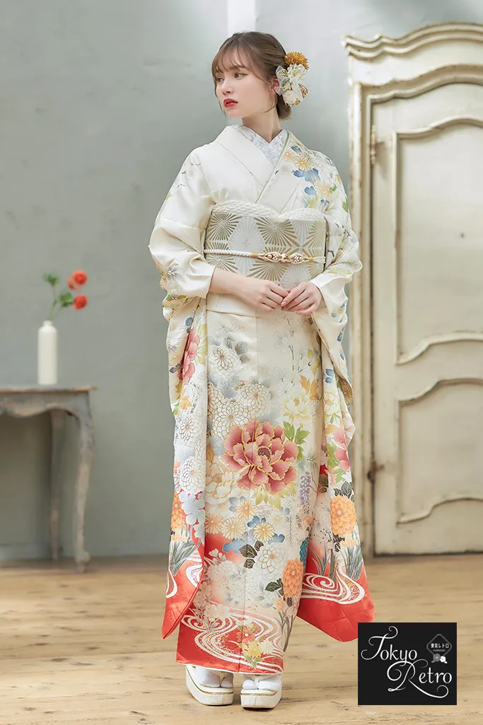 レトロ 赤無地 正絹 シンプル 目立つ 誰とも被らない振袖 個性派 派手