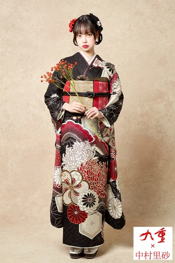 九重×中村里砂 黒/赤 乱菊柄/ねじり梅/大柄 豪華 かっこいい振袖