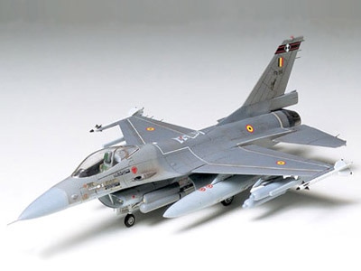 タミヤ 1/72 ウォーバードコレクション F-16 ファイティングファルコン