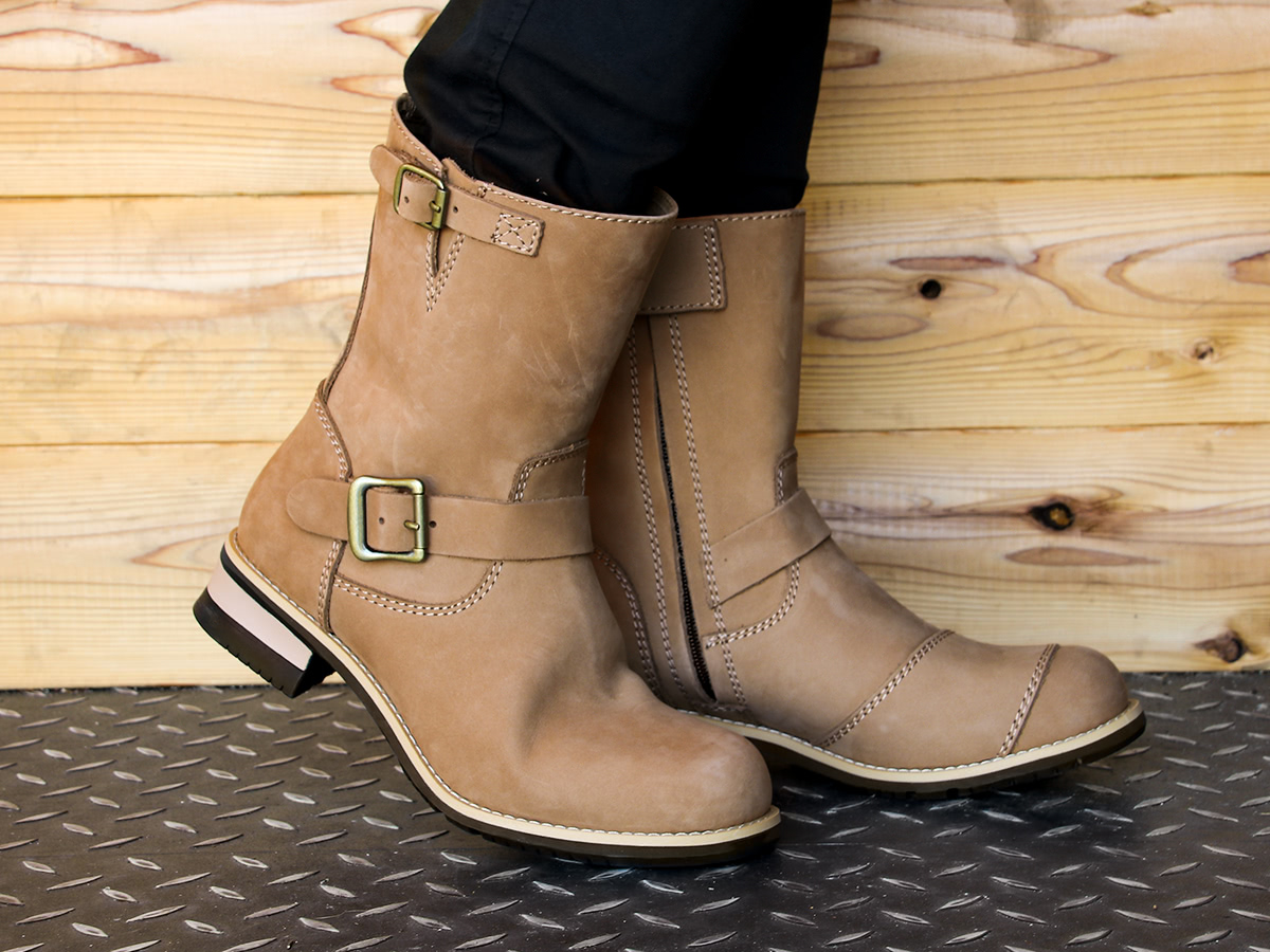 足つき向上、デザイン性も抜群！“WILDWING”のクールなライディング