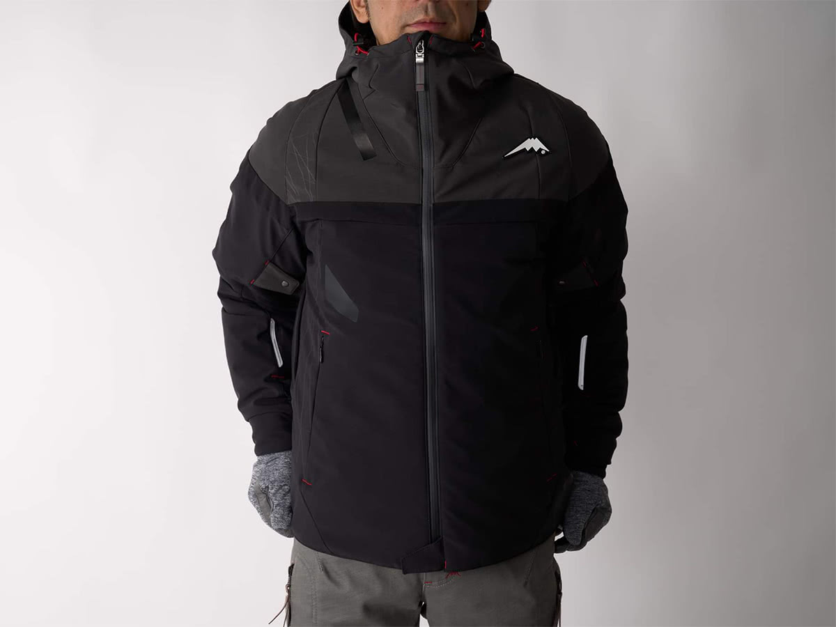 カジュアルさの中に王道を感じさせてくれる防寒機能満載ウエア