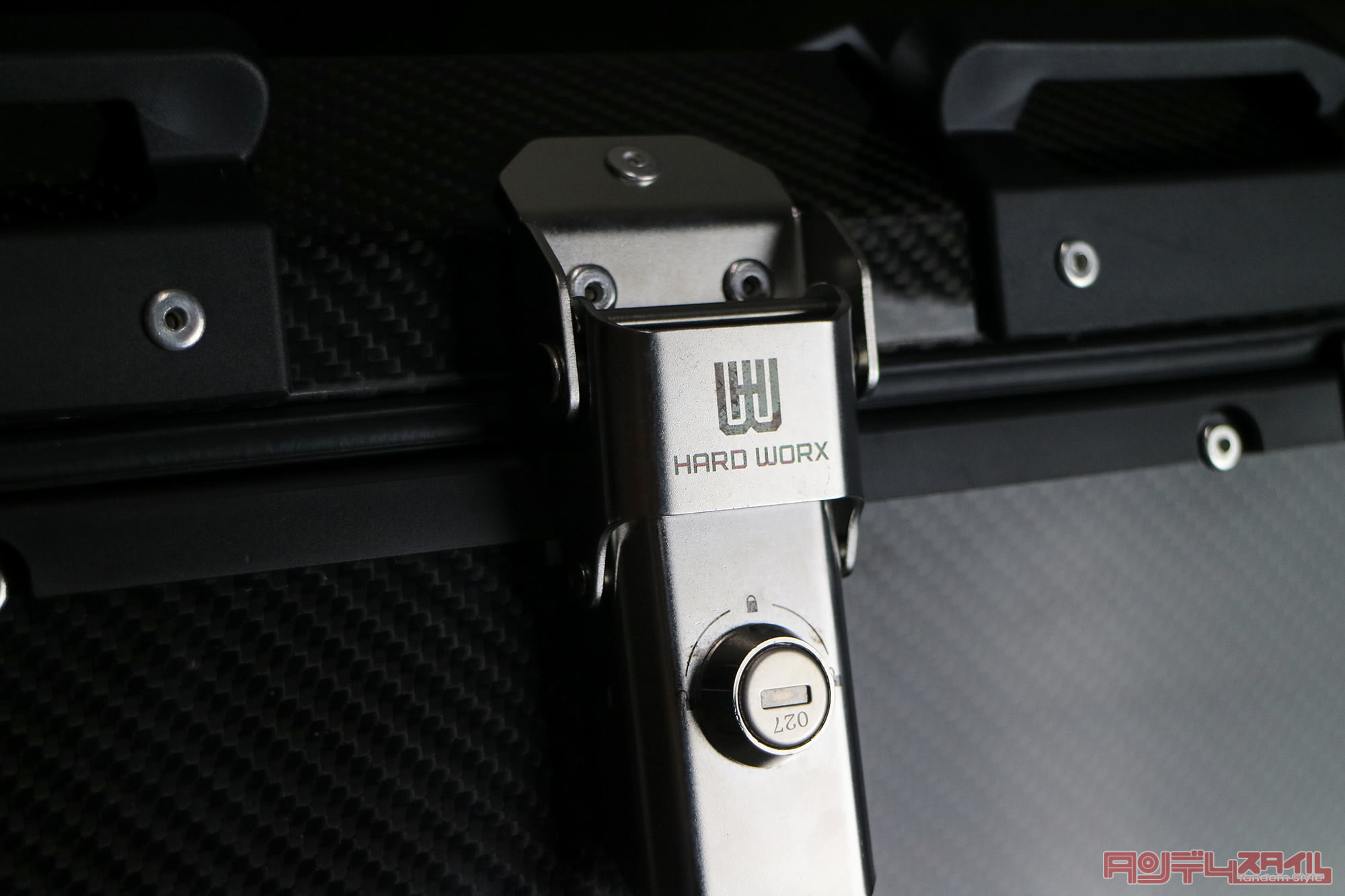 圧倒的な軽量化と強靭なボディを備えたカーボン製トップケース登場