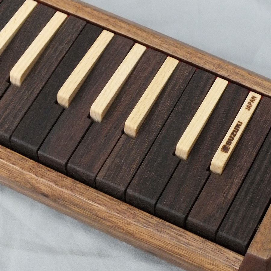 SUZUKI W-37C [メロディオン/アルト37鍵] 【鍵盤ハーモニカ】 - 谷口楽器